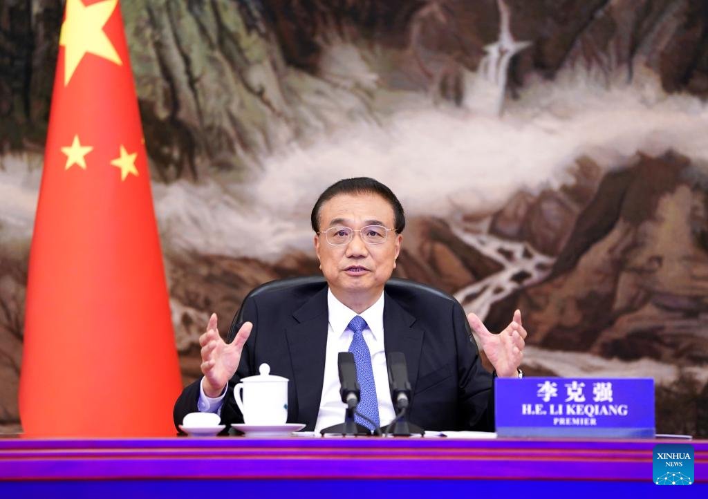 JiRongCHN's tweet photo. Very positive signal from Premier #LiKeqiang at #WEF."All intl #students may return to🇨🇳study should they so wish,outbound comm&trade activities&crossborder travel for labor services will be advanced,"he said,adding this will promote personnel interflow&exchanges&coop btw🇨🇳&world https://t.co/Dq6mDwKrH6