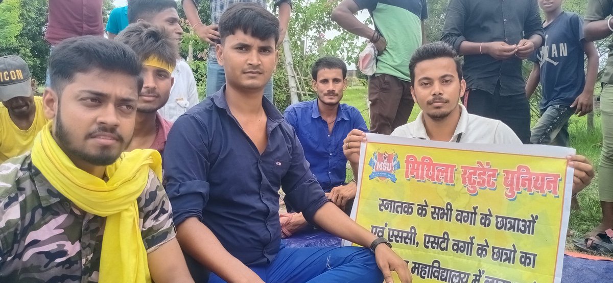 krishna847226's tweet photo. दिनांक20/07/22 को द.ब. महाविद्यालय परिसर में विशाल धरना प्रदर्शन शांतिपूर्ण तरीक़े किया गया था प्रशासन के मदद से वार्ता हुआ था तब 19/07/2022 तक का समय लिया था किंतु प्रशासन के द्वारा अभी तक कोई भी पहल नही किया गया । 
आंदोलन के तत्पश्चात महाविद्यालय प्रशासन 10अगस्त तक का समय ली है https://t.co/9r45mvROjM