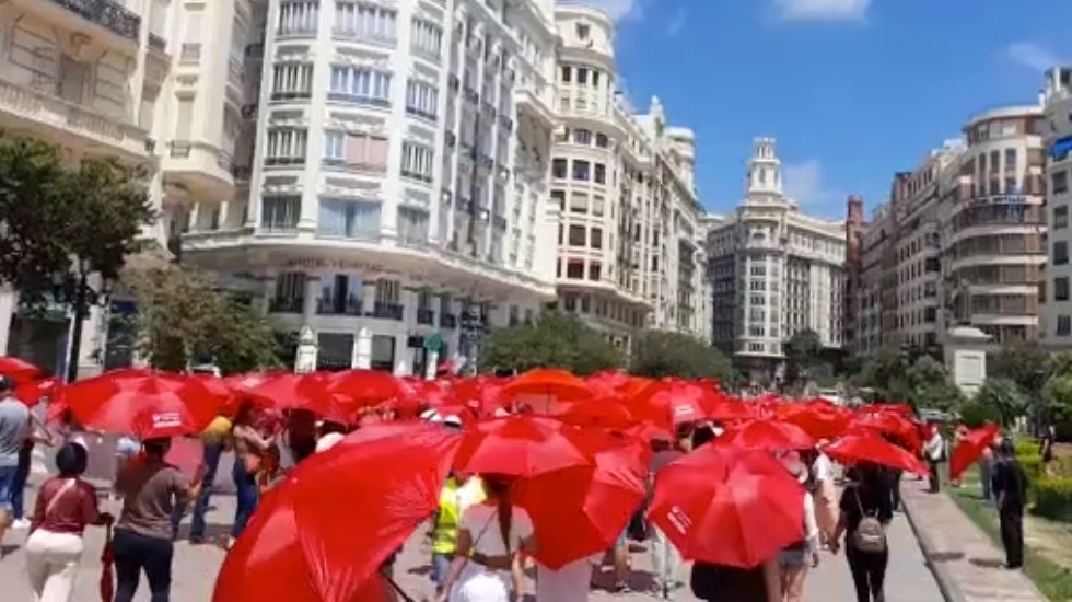 Hoy en Barcelona, Bilbao y Valencia. Un clamor contra la represión del trabajo sexual ✊. Basta de bulos y mentiras. Exigimos respeto y ser escuchadas. #StopAbolicón.