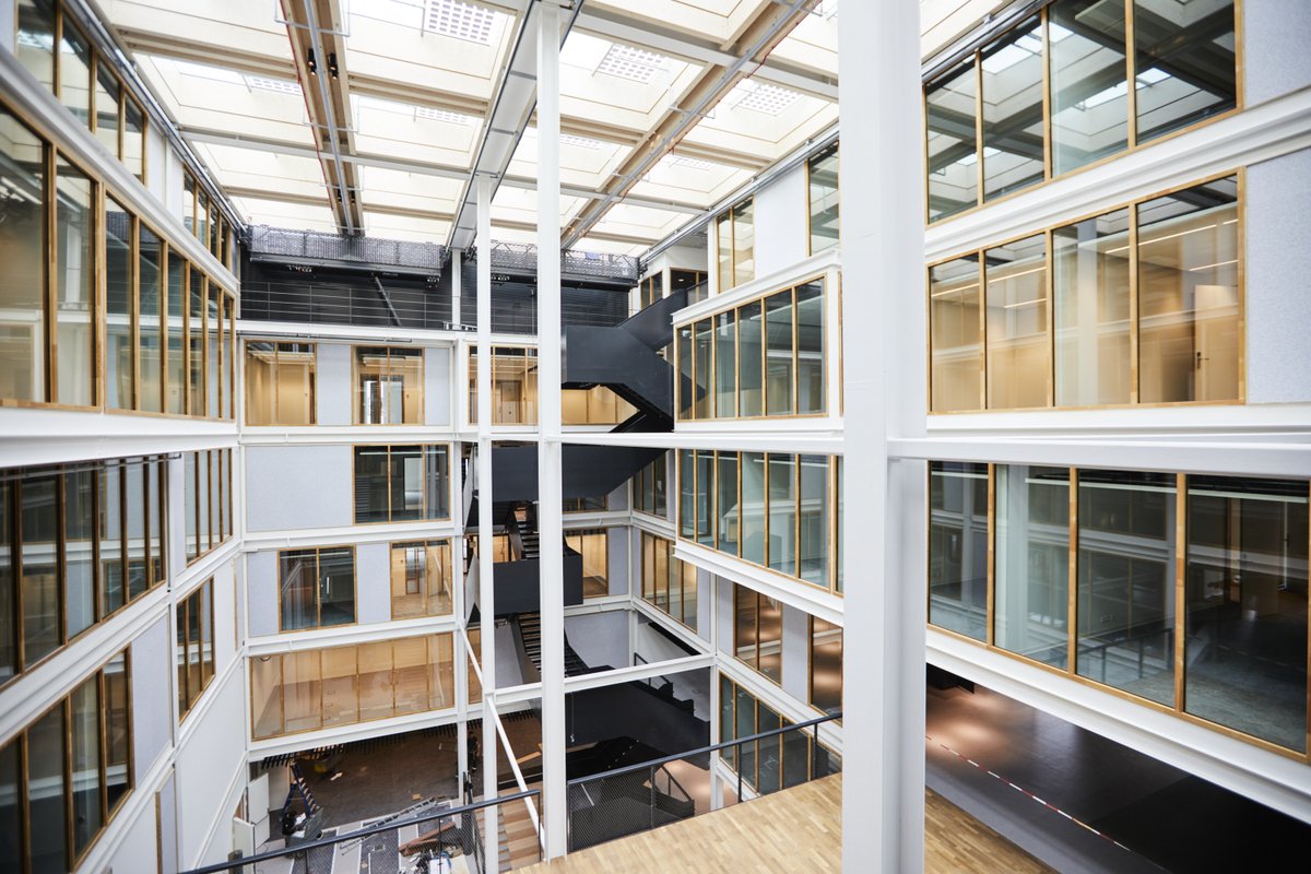 The construction of the new building next to Science Park 904 is nearing its end! At LAB42, researchers, students and companies will soon be working together in the fields of Digital Innovation and AI. Meet some residents @ lab42.uva.nl