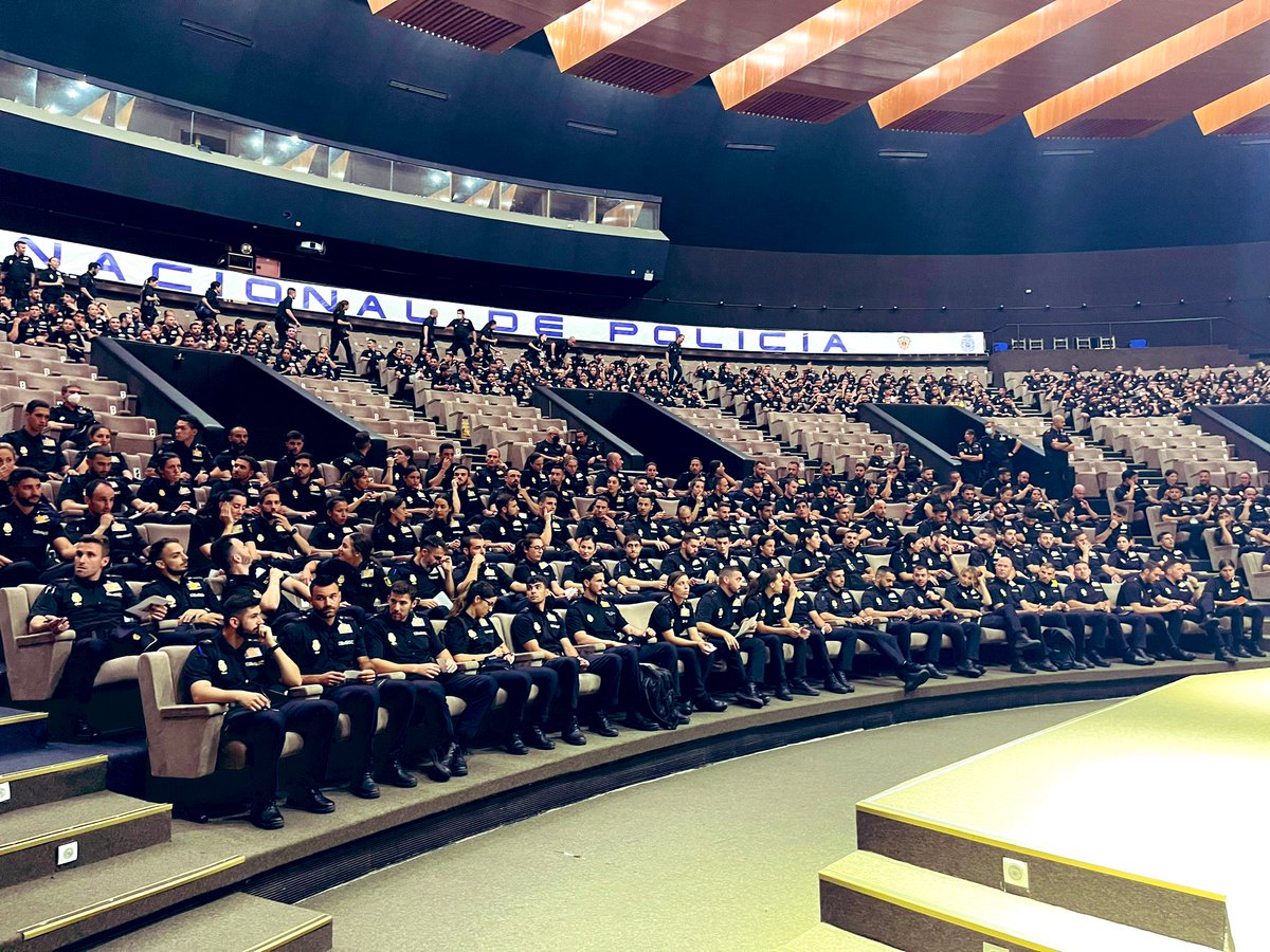 PoliciaEscuela's tweet photo. Ya tenemos fecha de incorporación de los nuevos policías alumnos de la XXXVIII promoción de #EB👏🥰

Os esperamos con los brazos abiertos en la que será vuestra casa durante un curso académico💙👮🏻‍♂️

Bienvenidos a una de las profesiones más bonitas del 🌍!

https://t.co/jHvVyrI3U3 https://t.co/SC7MuN2mfz