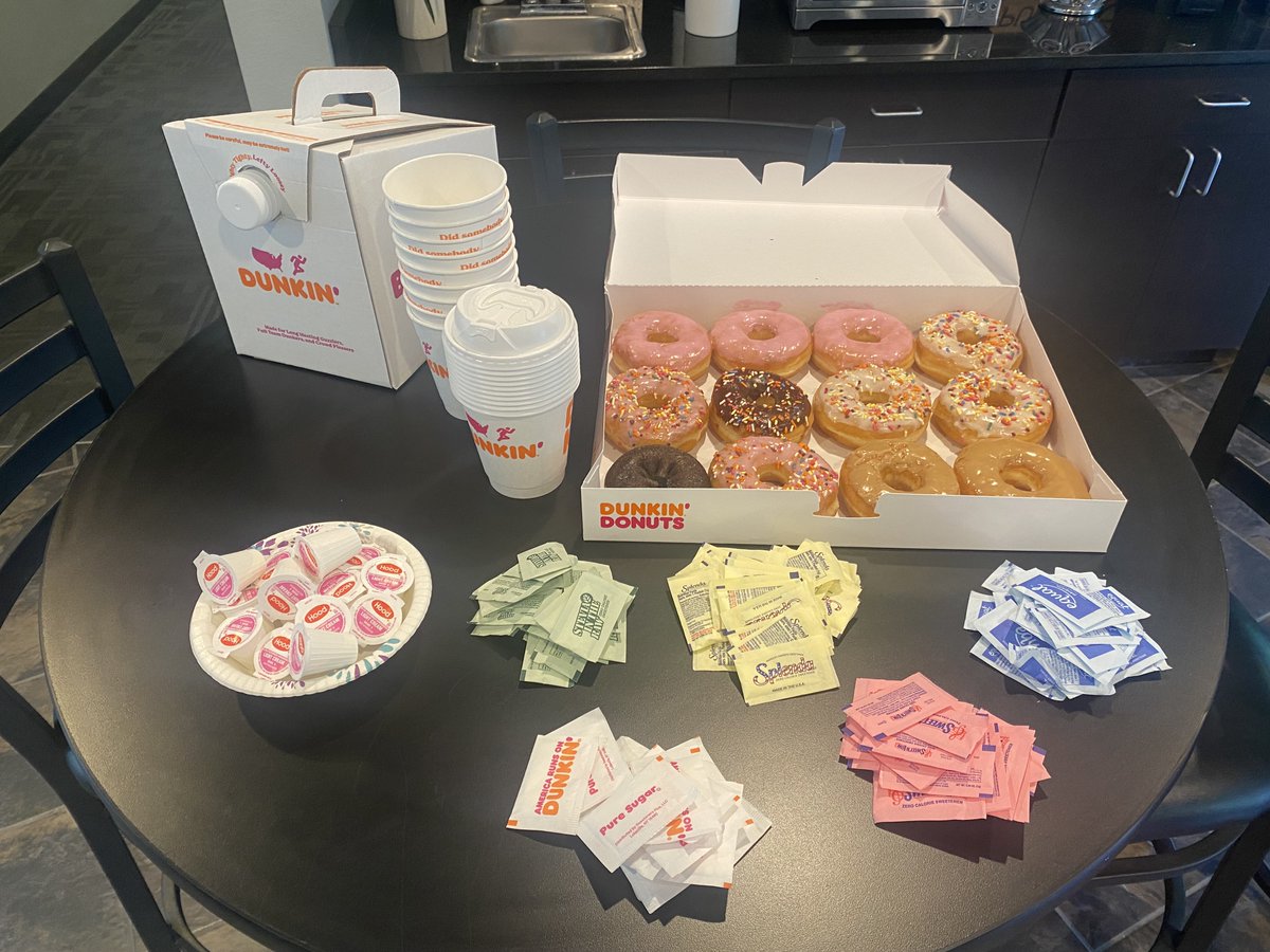 Frassati_Hall's tweet photo. Rise and shine! As we continue our move-out process and look forward to a new semester, stop by the lobby for coffee and doughnuts! 🥯☕️ https://t.co/tROxt0pw0m