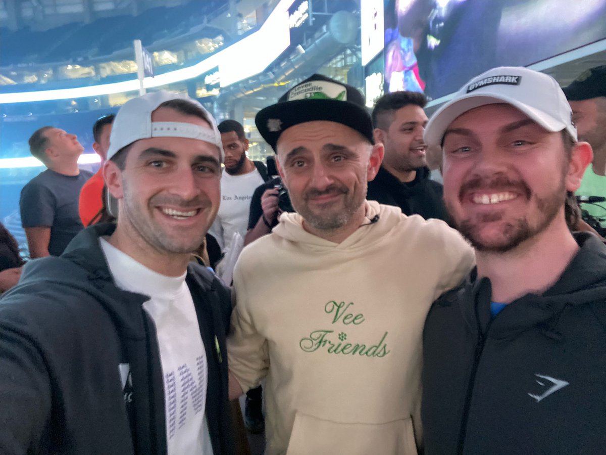 tmmarks's tweet photo. Back in May I volunteered at VeeCon with @KevinSofen

We worked alongside @TeamGaryVee to help take over 5,000 pictures 📸 at the @garyvee selfie 🤳 station each day

Reply w/ your picture of Gary at VeeCon &amp; I’ll follow you! Retweet to spread the ❤️

#VeeFriendsFollowVeeFriends https://t.co/s0dlrlctot