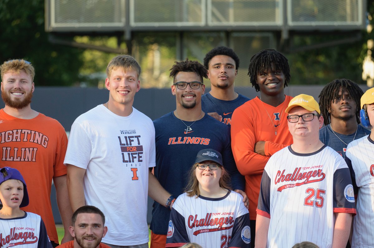 We had a blast last night at Eichelberger Field helping with the Tom Jones Challenger League All-Star Game!

#Illini