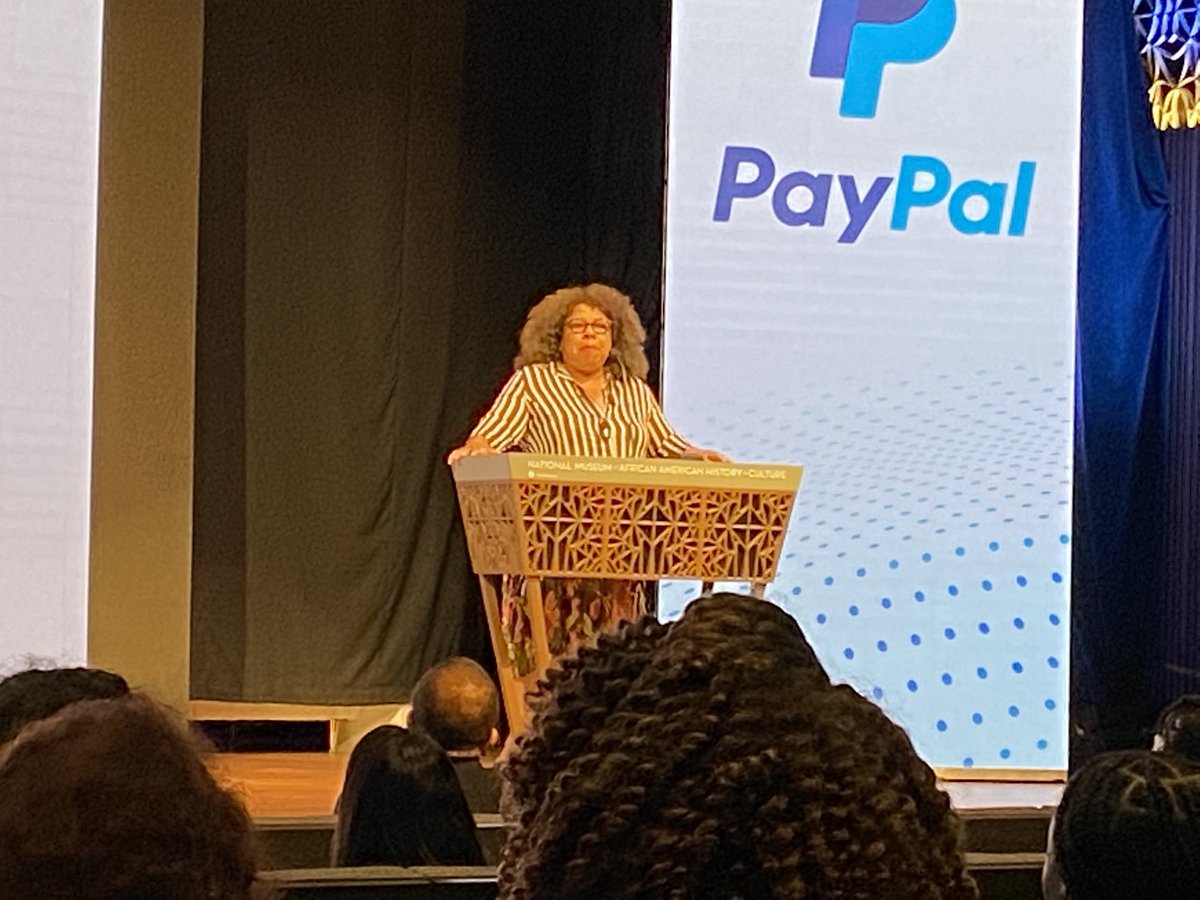 InesPolonius's tweet photo. The amazing @CEvansAEO at #AEOWorks opens the #Impact30 event. Celebrating entrepreneurial enlightenment. Happy 30th Birthday @AEOworks. https://t.co/jdUFHI52BL