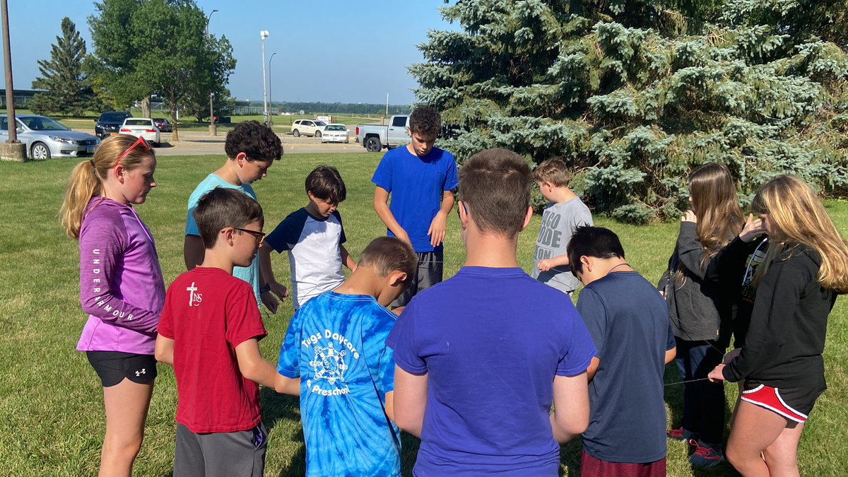 STEM_IA's tweet photo. Beautiful morning to start the #VerizonInnovativeLearning STEM Achievers camp with some outdoor team building activities! Today’s goal: create a square with a loop of string while their eyes are closed! @myniacc @NACCE #niacc https://t.co/KxnYuYoz9L
