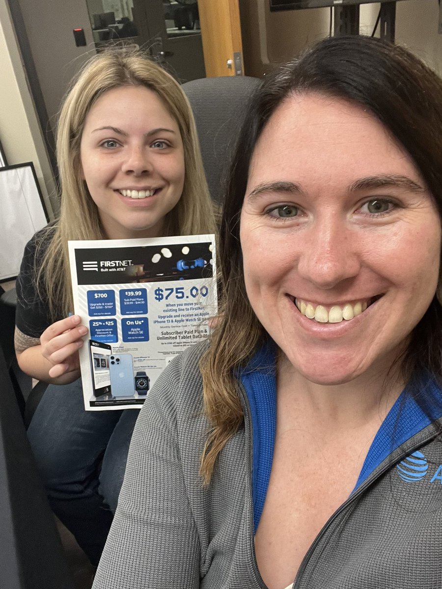 catherinee_kane's tweet photo. Hanging out with @Rach_Constable at the Oneida County 911 Center for a FirstNet Event! @CamisSyc @AshtenLord4 @DennisJFosterJR @CodyZarnock https://t.co/tcptGHhHSM