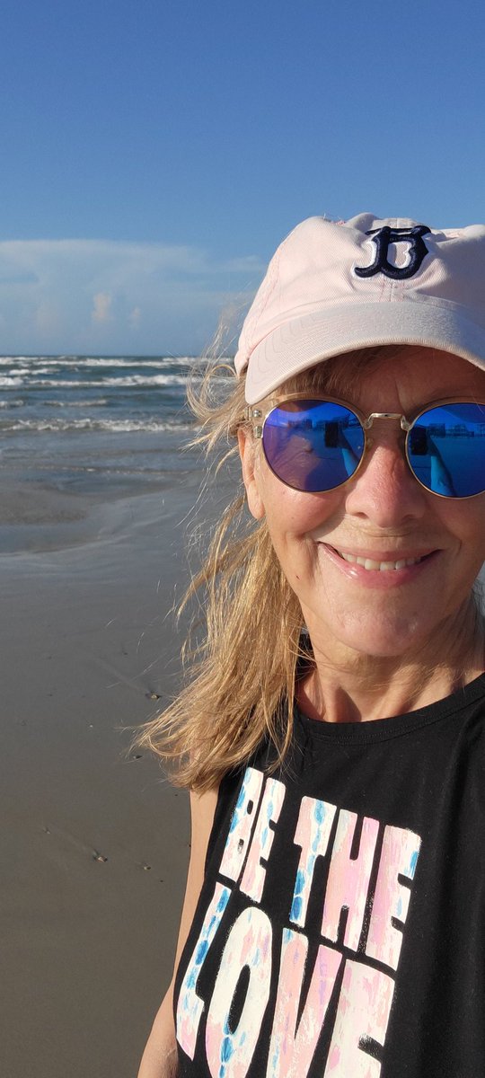 proflangley's tweet photo. So glad to be back on the beach. https://t.co/eJ0252Gm3t