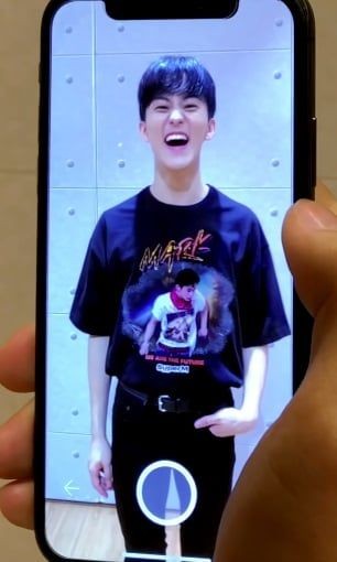 cry4lmk's tweet photo. mark wearing his own name written t-shirt he looks so tiny noooo 💔 https://t.co/q4Nn0TgKYm