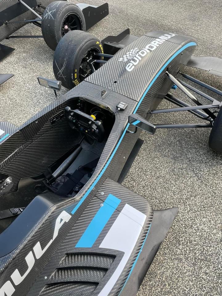 EUROFORMULASCH1's tweet photo. Prêt pour 2 belles journées Formule Renault sur le @CircuitNogaro ✅ stages pilotage #euroformula #formulerenault #nogaro #pilotage #circuit https://t.co/x85OvTrOMB
