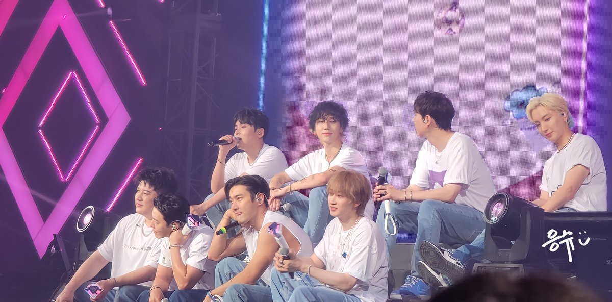 siwon_ba_ra_ki's tweet image. 𝙏𝙃𝘼𝙉𝙆𝙔𝙊𝙐 𝙎𝙅 💙
𝘈𝘭𝘭 𝘢𝘭𝘸𝘢𝘺𝘴 𝘩𝘢𝘱𝘱𝘺 💙
.
#SS9 #SUPERSHOW9 #SUPERJUNIOR #LEETEUK #YESUNG #SHINDONG #DONGHAE #EUNHYUK #SIWON #RYEOWOOK #KYUHYUN 
#이특 #예성 #신동 #동해 #은혁 #시원 #려욱 #규현 #슈퍼주니어