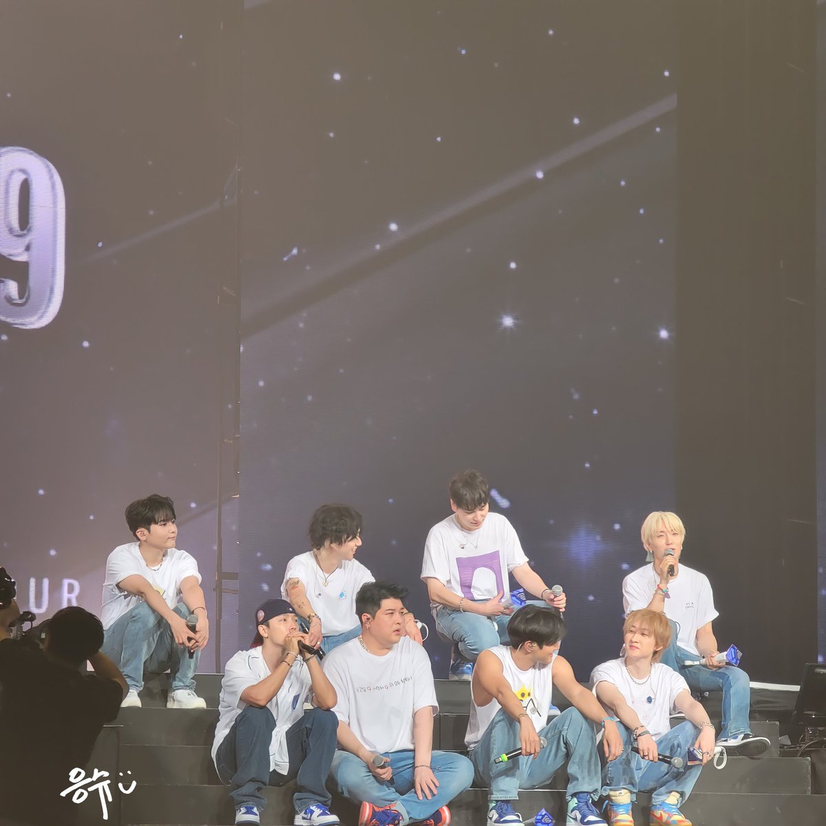 siwon_ba_ra_ki's tweet image. 𝙏𝙃𝘼𝙉𝙆𝙔𝙊𝙐 𝙎𝙅 💙
𝘈𝘭𝘭 𝘢𝘭𝘸𝘢𝘺𝘴 𝘩𝘢𝘱𝘱𝘺 💙
.
#SS9 #SUPERSHOW9 #SUPERJUNIOR #LEETEUK #YESUNG #SHINDONG #DONGHAE #EUNHYUK #SIWON #RYEOWOOK #KYUHYUN 
#이특 #예성 #신동 #동해 #은혁 #시원 #려욱 #규현 #슈퍼주니어