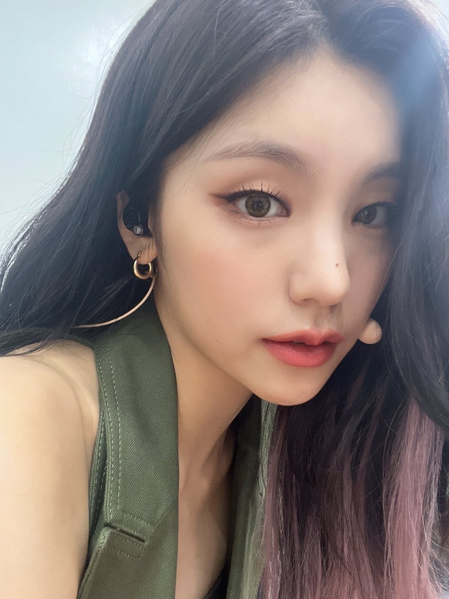 yeji bubble 🖤 tweet media