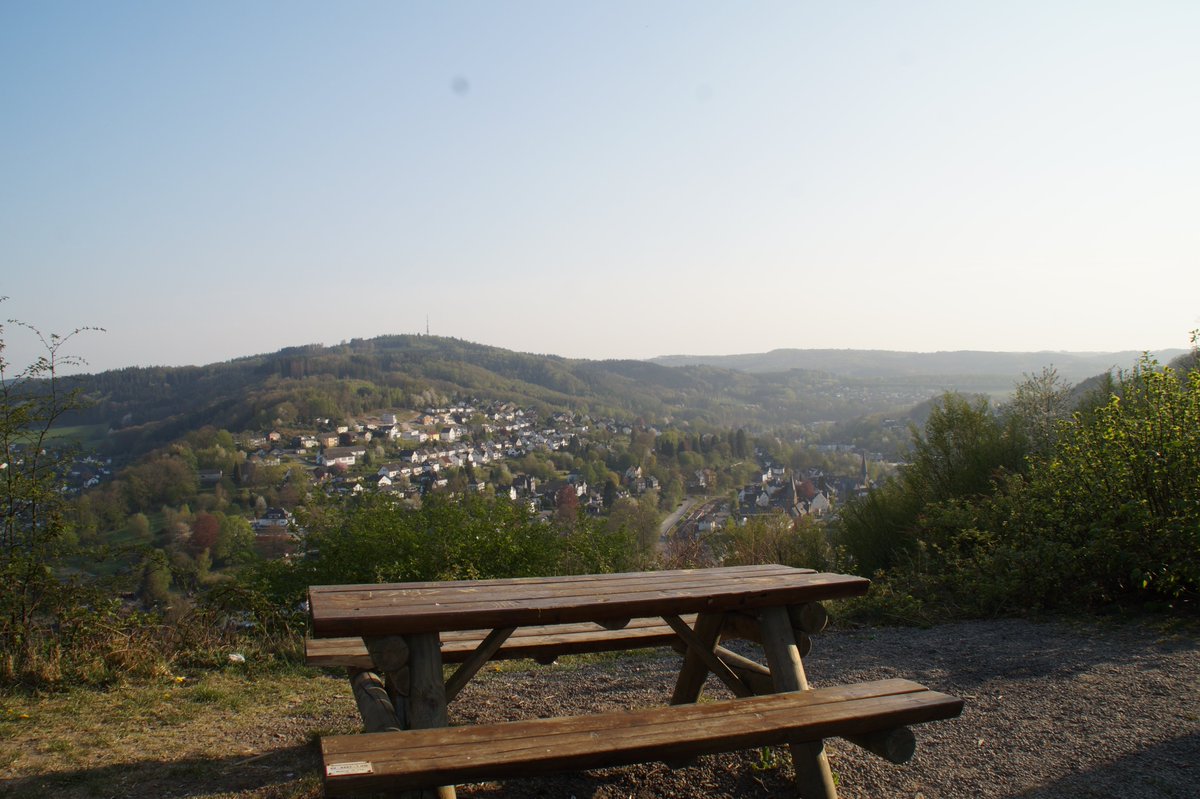 #Höhlenweg - unser Streifzug Nr.14! Highlights sind definitiv das Windloch und die Aggertalhöhle! Mit etwas mehr als 8 Km eine richtig schöne Runde im wunderschönen Engelskirchen!
bergisches-wanderland.de/bergische-stre…