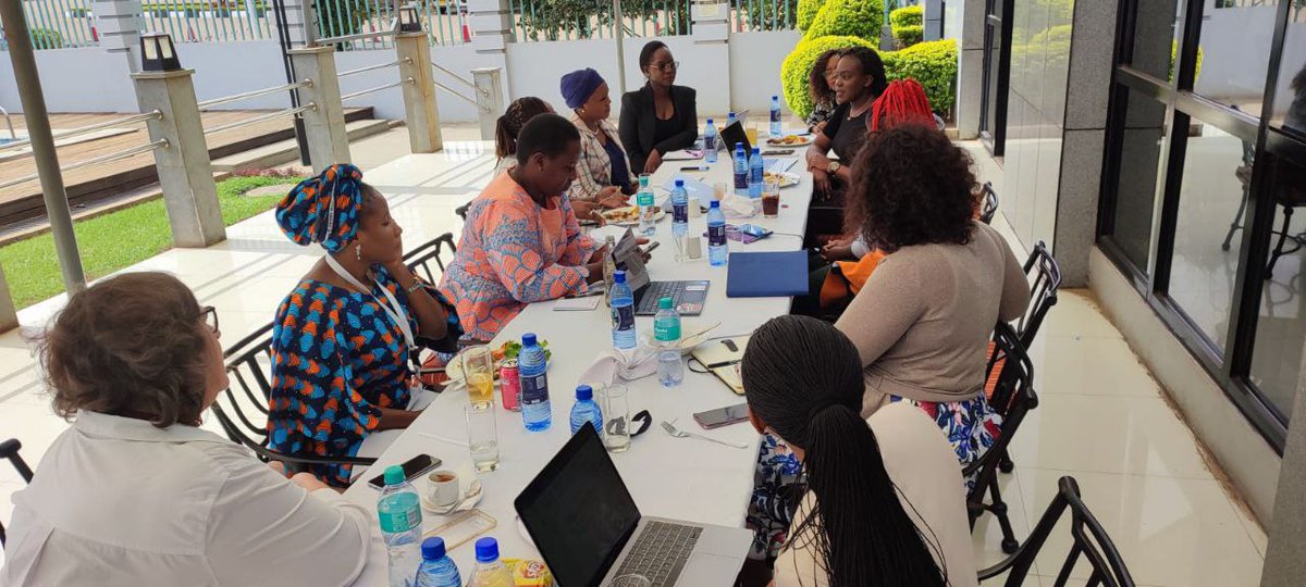 APC_News's tweet photo. Women engaged with #CommunityNetworks have been gathering during the #AfIGF2022 to discuss experiences, challenges and joys in building gender-inclusive and bottom-up approaches to digital inclusion.

Want to find you more. We interviewed Risper Akinyi:

https://t.co/AhUNPS8ge7 https://t.co/j5lQ740Bob