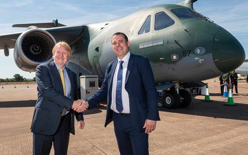 sentandoapua's tweet photo. Embraer anuncia acordo com britânicos para o KC-390 - Aeromagazine - https://t.co/Q9q19CrgLk
#aviação #militar #Embraer #KC390 #BAESystem https://t.co/YQDJJ8cE3w