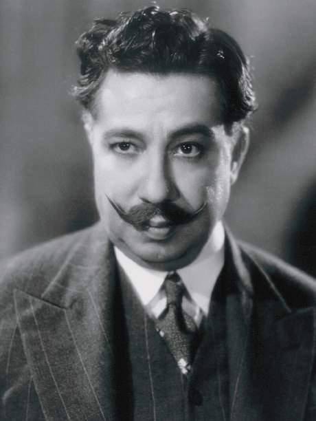 EnriqueKrauzeHE's tweet photo. #UnDíaComoHoy en 1955, murió en la CDMX el actor Joaquín Pardavé.

De La presidencia imperial, de @EnriqueKrauze:

"Significativamente, durante esos mismos años en el cine se puso de moda el género de la nostalgia porfiriana. Un cómico notable, Joaquín Pardavé, interpretaba... https://t.co/I9NxFHveQ8