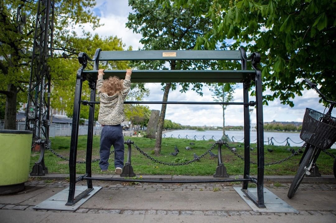 indy_johar's tweet photo. Copenhagen - The City Bench project -accommodating likely sea level rise in 78 years (ignoring the devastation that will driven by storm surges much earlier) HT @awlilnatty for the pictures - thank you! https://t.co/qca0cKymYs