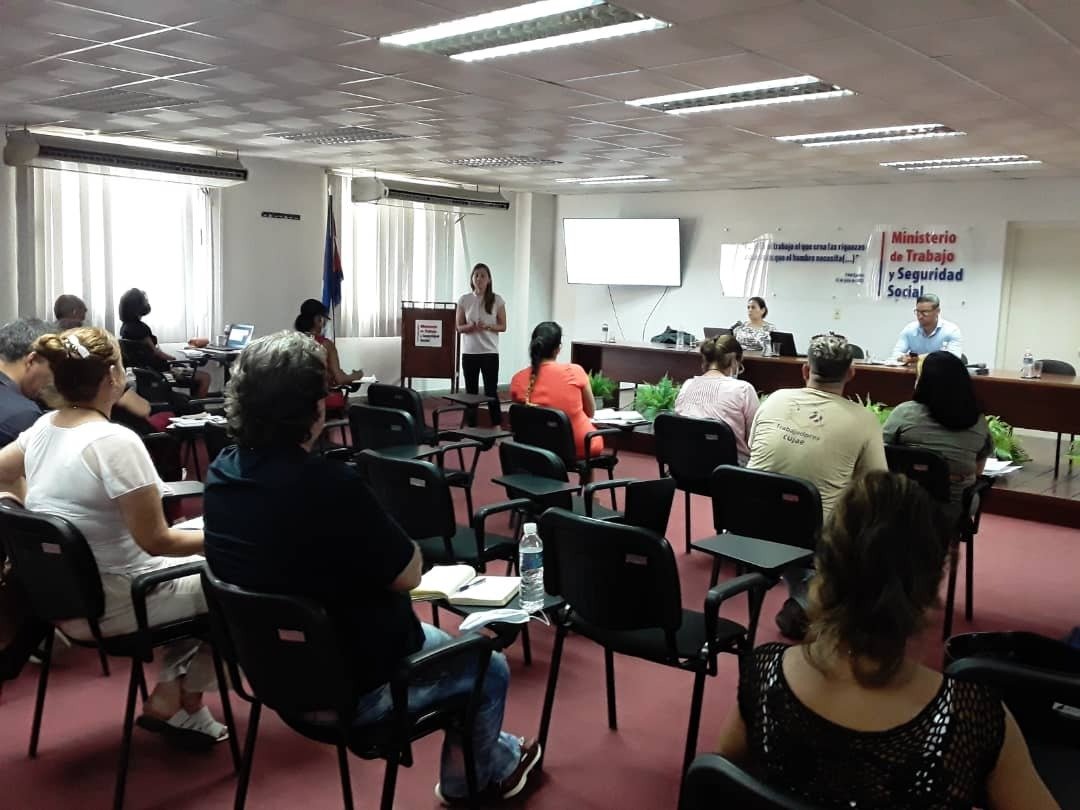 MTSS_CUBA's tweet photo. Intervención de Noémie Sylvia Adeline Feix, Oficial Nacional de Empleo @OITMexico.  Evaluación y análisis de la importancia de la utilización del empleo verde. Reto del modelo económico de la Organización Internacional del Trabajo, para su realización de manera justa. #MtssCuba https://t.co/vE5LEBsN2B