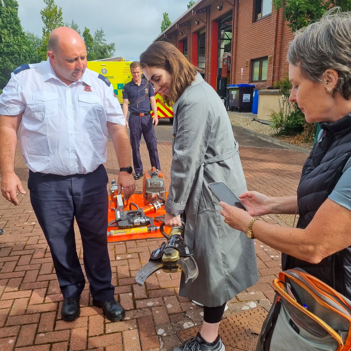 CorkTrauma's tweet photo. A great induction day for the APP service.

Today was a spectacular example of fantastic inter-agency collaboration to ensure staff and patient safety.

Thanks to all involved, and to @WestCorkRR and AP Stephen Galvin for putting it all together. https://t.co/J9gw8xxLda