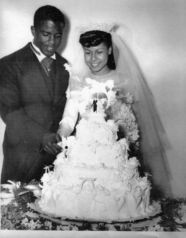 Happy 100th Birthday to Rachel Robinson. Widow of Jackie Robinson. A fierce advocate against housing discrimination. An educated woman who graduated in 1945 with a nursing degree from UCLA. She founded Jackie Robinson Foundation in 1973. #RachelRobinson