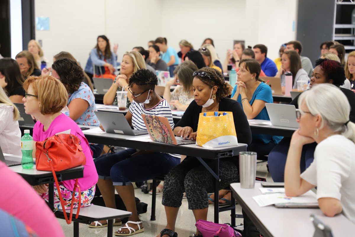 CloverEagles's tweet image. Members of the staff are back for day 2 of the #PersonalizeCSD conference!

#CSDinAction