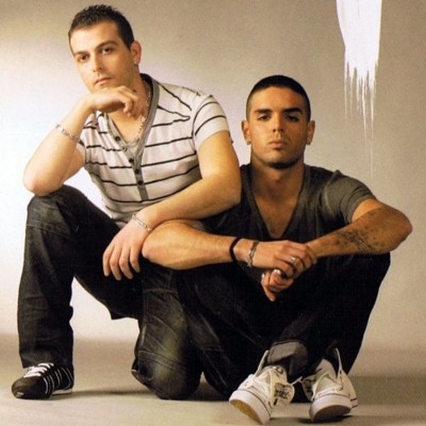 Como muchas otras bandas de provincia, cuando empezábamos en esto del indie pop, mirábamos un poco más a Madrid y renegábamos de nuestro origen.

Entended que decir MÚSICA y CÁDIZ tras la primera década del 2000 era sinónimo de esto: