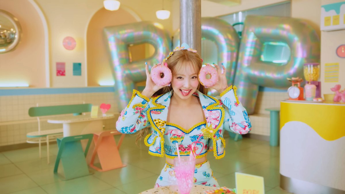 npomvtt's tweet photo. A NME nomeou as 15 melhores músicas de Kpop de 2022 até o momento:

Yena - Smiley
IVE - LOVE DIVE
LE SSERAFIM - FEARLESS
Nayeon - POP!
Seventeen - HOT
STAYC - Run2U e Beautiful Monster
Stray Kids - Maniac
Taeyeon - INVU
TXT - Good Boy Gone Bad
WOODZ - I Hate You
Solar - Honey
+ https://t.co/uD1lCrTvQx