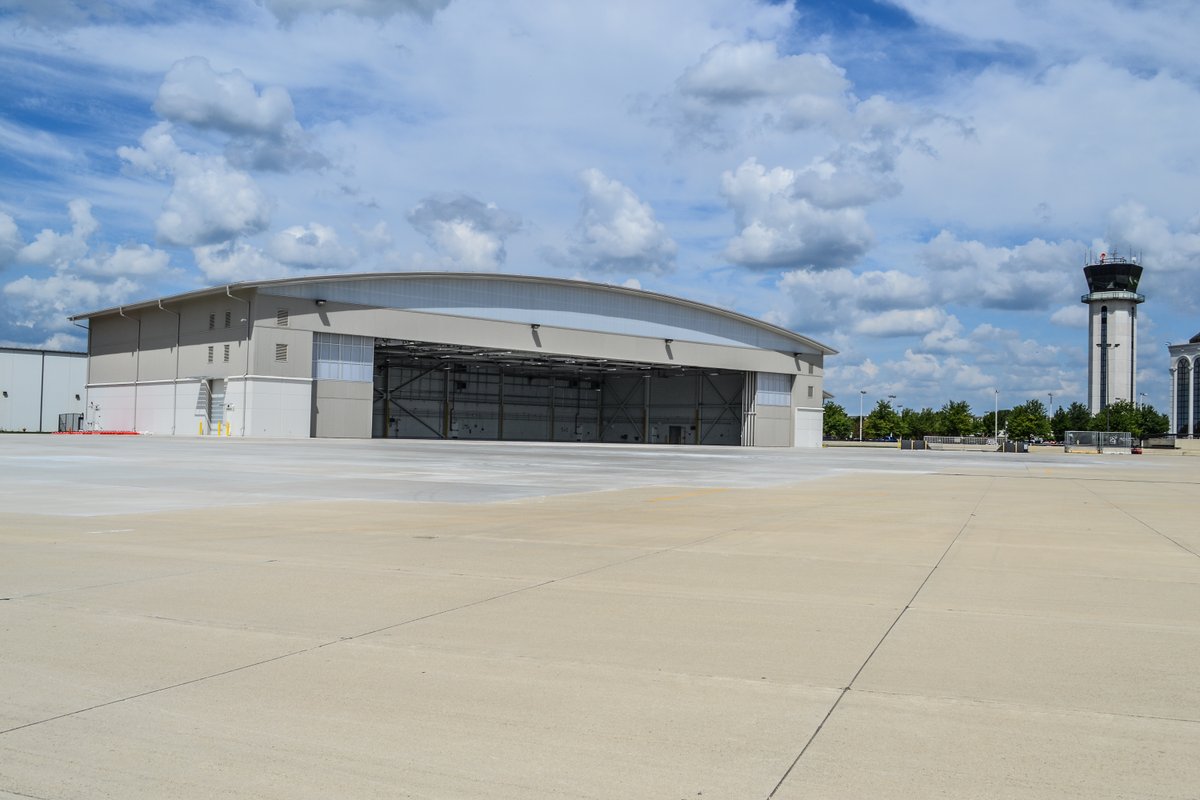 harbourbuilds's tweet image. We #DesignBuilt a 35,200 SF Clear Span Hangar for the DuPage Airport Authority. This hangar is designed to accommodate large aircraft with a single open bay accessed from the airside by multi-panel sliding #hangar doors. #AviationConstruction bit.ly/3PmTm4x