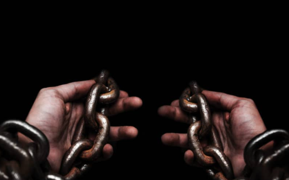 lancewatson's tweet photo. There’s power in the name of Jesus to break every chain! Have you ever wondered how? Today, we prayed about 9 Steps to Break Bad Habits. If you’re ready for the chains to break, take a listen and pass it on: https://t.co/cw63Hv6Pv8 
#7:14Prayer #SPBCSTRONG https://t.co/WjOoB0Ebrv