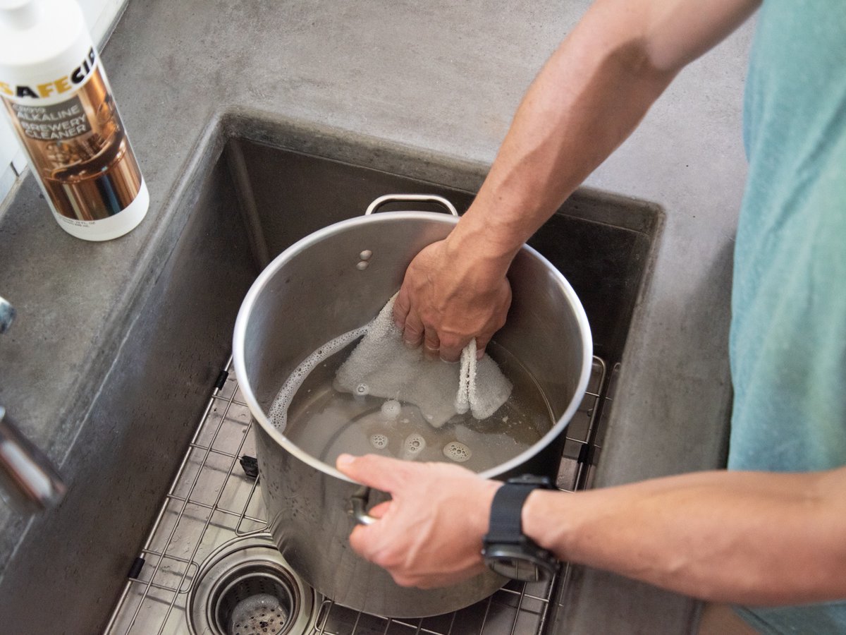 safebeerlines's tweet image. Why Should My Company Transition to Safer Chemicals? Is it Worth the Time or Investment? Yes &amp;amp; yes. 

In this blog, we explain the dangers of chemicals and the liability that goes along with using them. bit.ly/3m64tBK

#safecid #safecleaning #beerlinecleaning