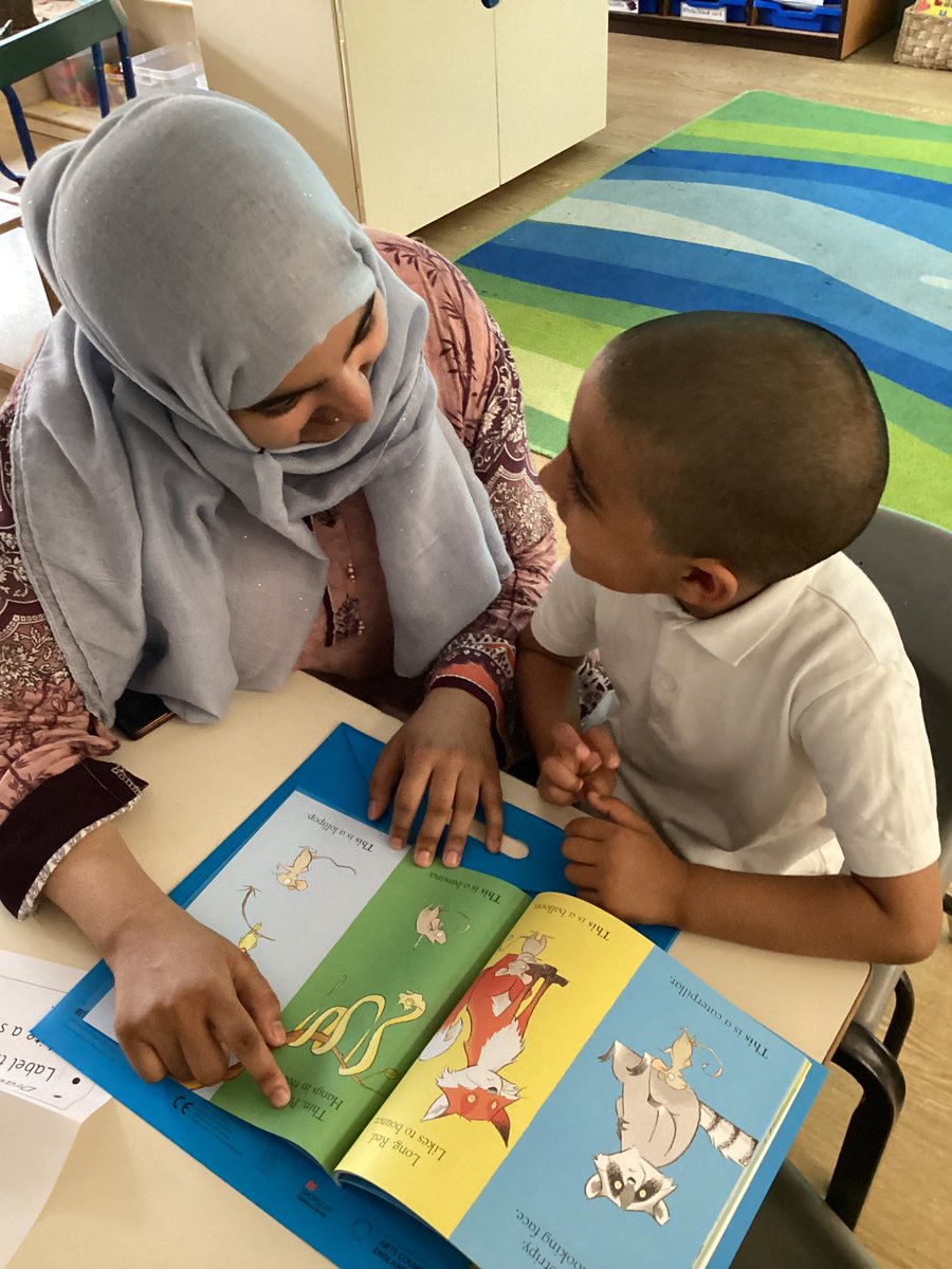 ECS_Keighley's tweet photo. Reception children loved sharing their new Book Trust books with parents in this morningโs Basic Skills session. The story inspired some of the children to make their own tigers afterwards! #Iamatiger #parentalengagement #maketimetoread @Booktrust https://t.co/fmCbHO6yb2