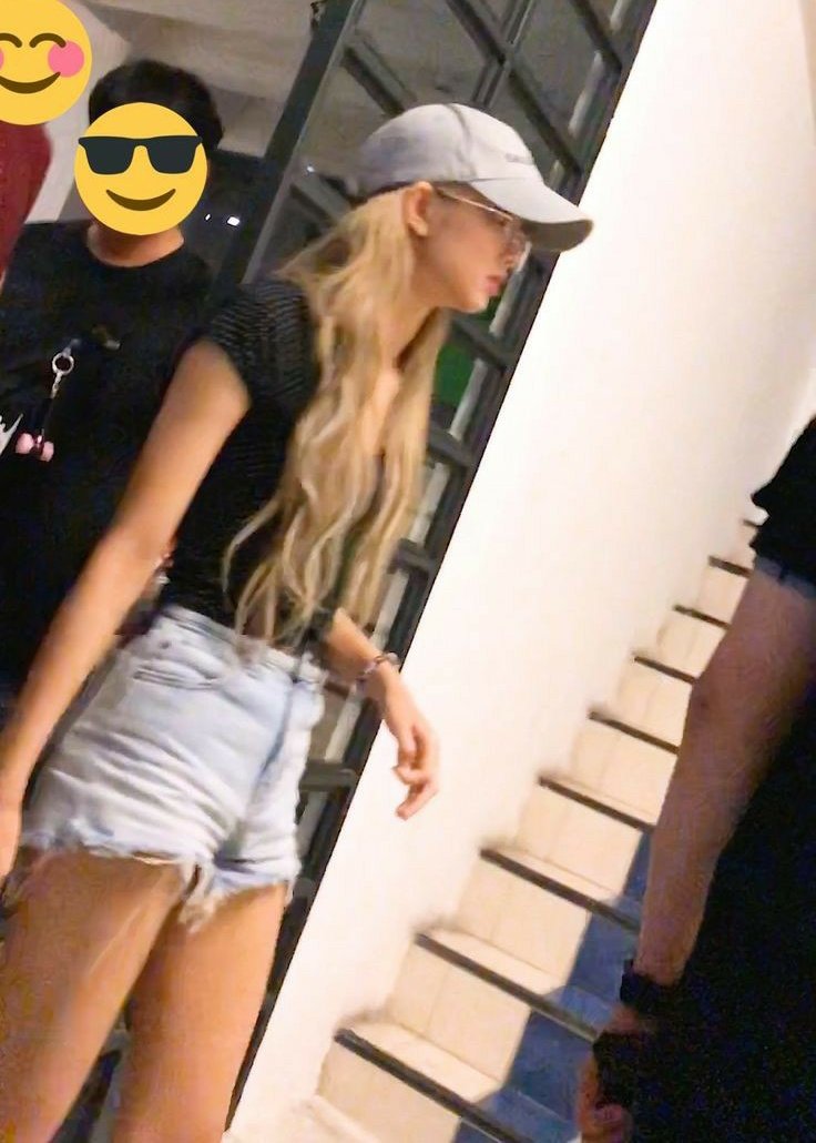 daily lisa pics (@dailylisapix) on Twitter photo 