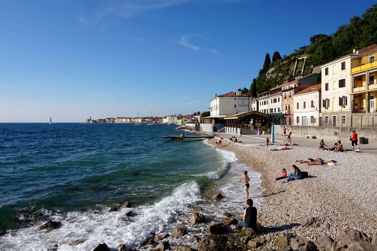 The temps are sweltering 🥵 meaning it’s time to cooldown at the beach 😎🌞🏖️ Lucky for you Slovenia makes the most of its 29 miles of unspoiled Adriatic coast 🌊➡️ bit.ly/3cyrRXe