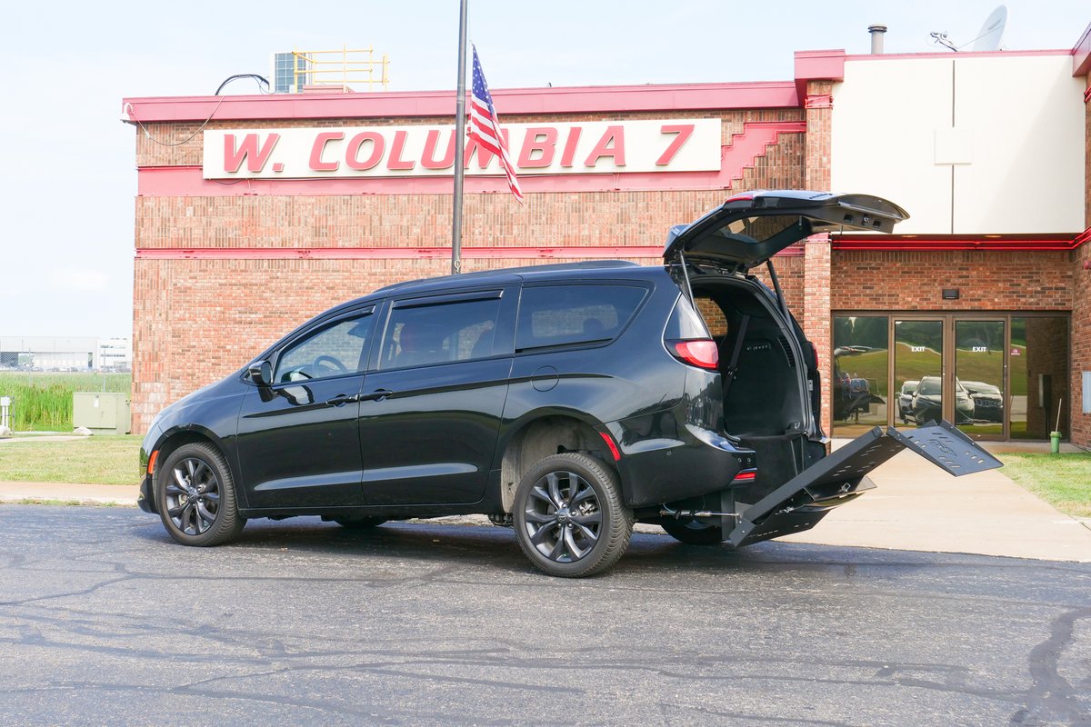 The wheelchair accessible Chrysler Pacifica from Freedom Motors USA is a rear-entry conversion featuring a spring-assisted steel ramp and non-slip flooring.
...
Learn more: freedommotors.com/handicap-vehic…
Or Call: (800) 625-6335
...
#chryslerpacifica #freedommotors #bebrave
