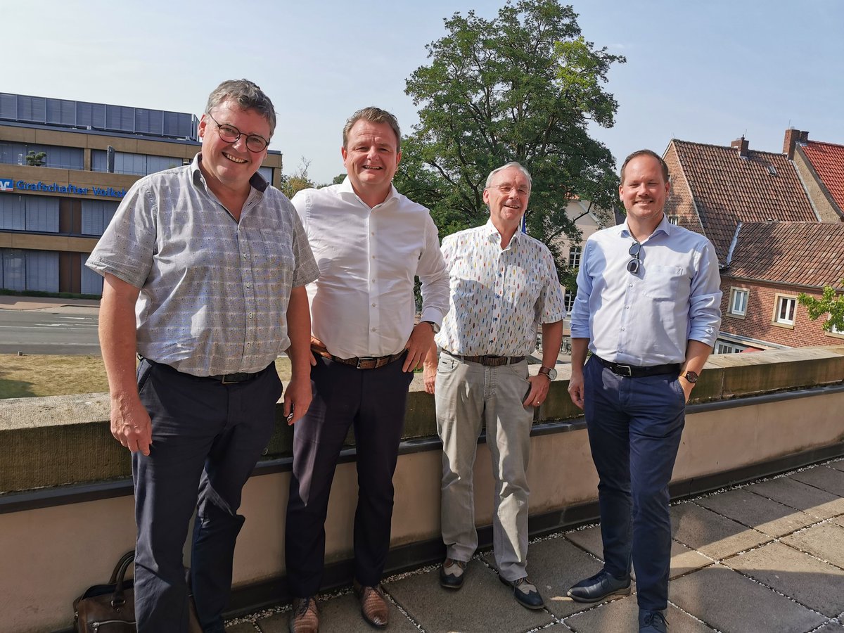 Arbeitssitzung im Rathaus Nordhorn. #Coevorden und #Nordhorn planen nächstes Jahr zum 60jähringen Jubiläum ihrer #Städtepartnerschaft verschiedenene Aktivitäten zur Stärkung der Freundschaft und grenzüberschreitenden Zusammenarbeit. #euregio #edr