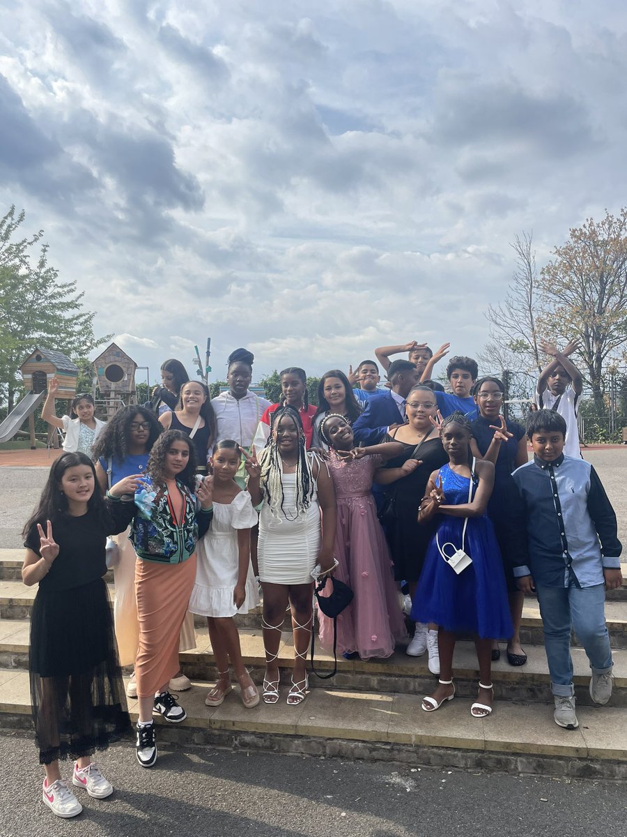 Let the Y6 graduation disco begin! #year6 <a href="/woodberrydownN4/">Woodberry Down</a> <a href="/NewWaveFed/">New Wave Federation</a>