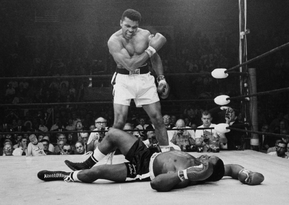 JustinA35's tweet photo. Day 1 of @4perkio and @JustinA35 “ Alec in history” todays photo is a memorable one from 1965. #cheers https://t.co/k0Zf9r5RIj