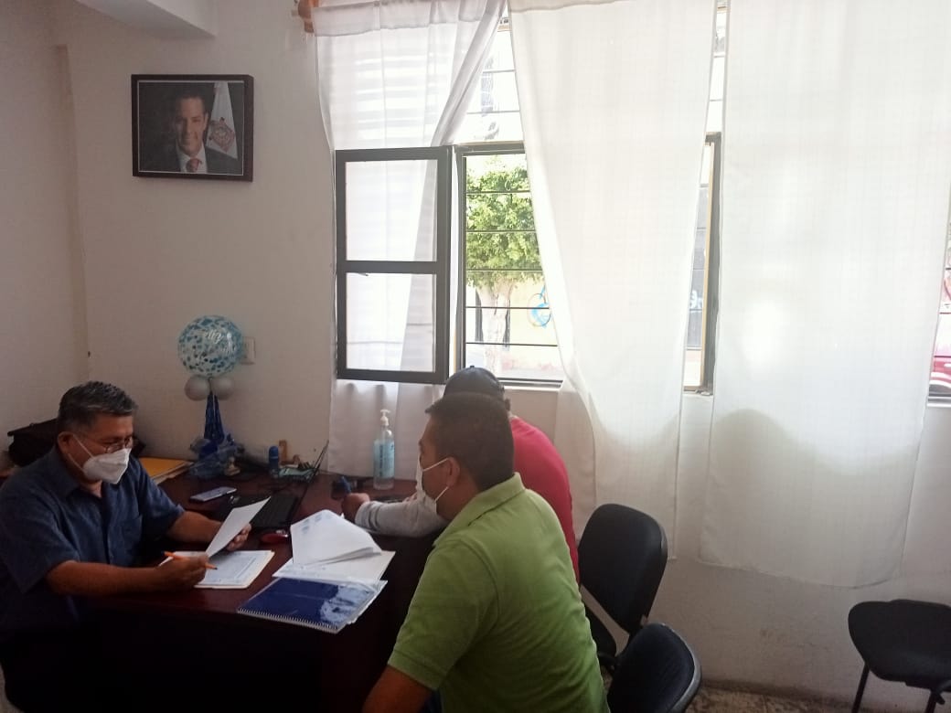JtoledoLuis's tweet photo. Como parte del proceso de planeación, los municipios de #Oaxaca inscriben sus obras públicas en el #Sisplade para su seguimiento, evaluación y transparencia presupuestal, como es indicación del Gdor. @alejandromurat y así hicieron Zapoquila, Chazumba y Nejápam en la #Mixteca. https://t.co/Gqv0SjeT0l