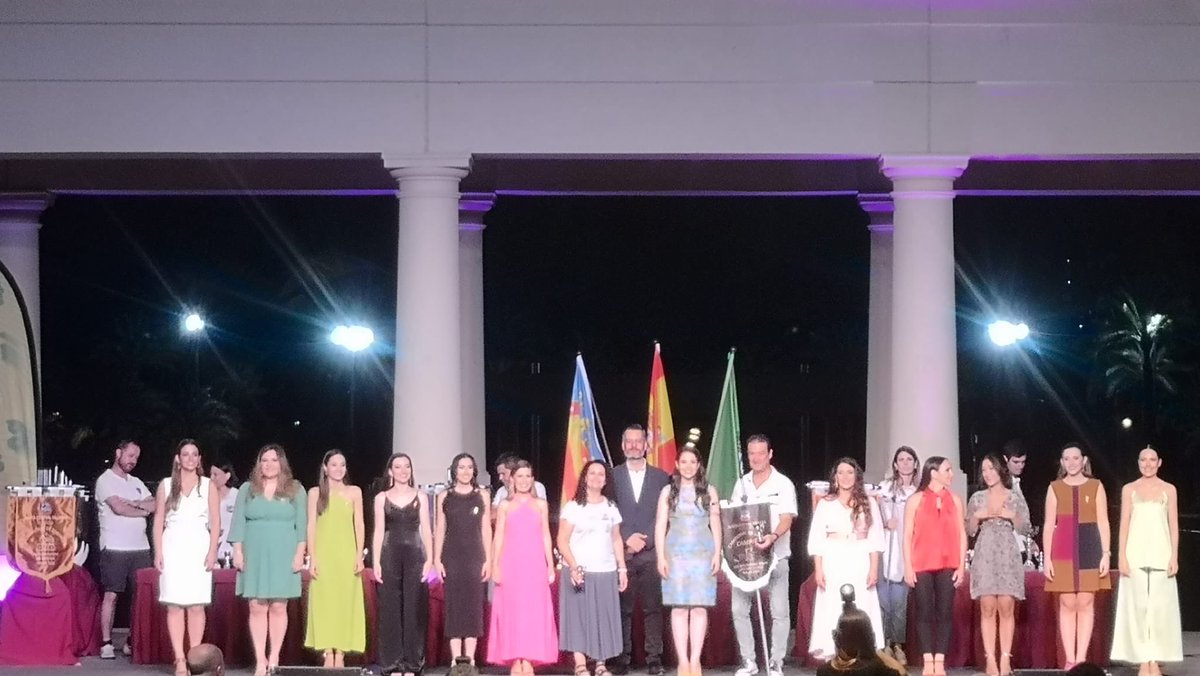 Esta nit els nostres representants Espe i Chus han recollit el premi de dominó del nostre sector, on varem resultar guanyadors. 🥇 

Esperem rebre molts més. 💪🏼

🎉ENHORABONA CAMPIONS!