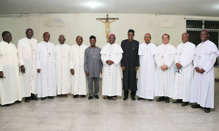HarmlessHQ's tweet photo. See how genuine and authentic bishops look like. Take note of the charisma, astuteness and neatness. If you're not them, you're not. APC made a fool of themselves trying to make mockery of divinity. 

#davidhundeyin #Staged Peter Okoye Blasphemy Imams https://t.co/8VOsCaVXit