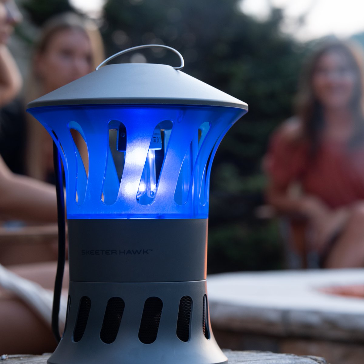 Stop swatting at bugs and start enjoying the outdoors! Plug in the Large Fly Trap and relax! skh.acgbrands.com/large-fly-trap… #SkeeterHawk #LargeFlyTrap #PestFree