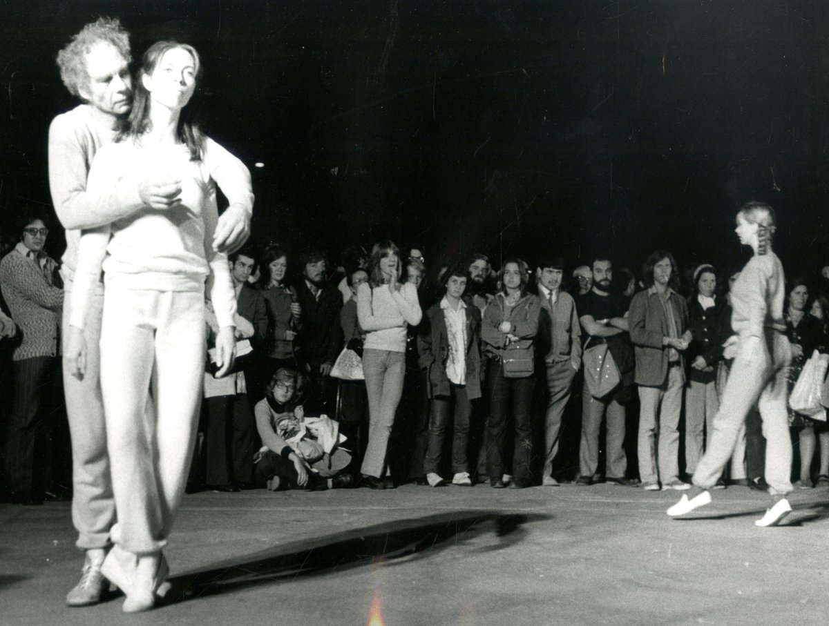 la_Biennale's tweet image. #BiennaleDanza2022 | -2
In 1972, #MerceCunningham staged a seminal dance EVENT in Piazza San Marco. Fifty years later, a two-part collaboration between the #BiennaleArchivio, #BiennaleCollegeDanza and the @MerceTrust celebrates his pioneering legacy → bit.ly/BiennaleDanza_…