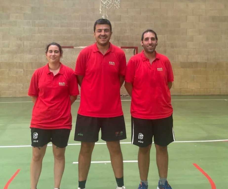 Basketbasko's tweet photo. Uztailaren 17tik 21era, Euskadiko Saskibaloi Federazioko kanpusetako emakumezkoen mini taldea Zarautzen dabil, beraien entrenatzaileekin lan egiten.

Entrenatzailea: Mikel Retolaza
Entren. Laguntzaileak: Aiert Uribe eta Bego Jimenez. https://t.co/B7VbfH3FqB
