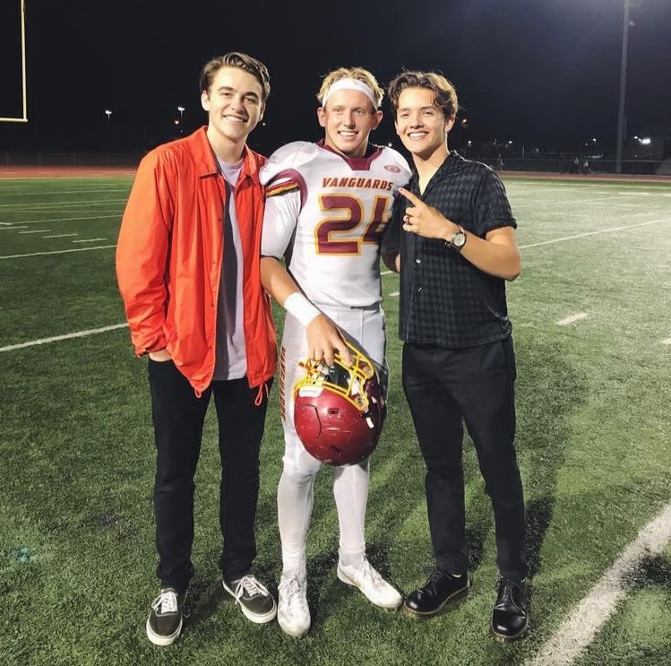 alexacomics's tweet image. feliz dia do amigo 🫶