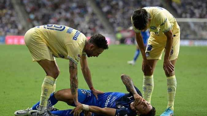 CanchaECRadio's tweet photo. (VIDEO) «Vamos a empezar con la terapia hoy en la tarde», Dr. Angelo Auad sobre operación a Joao Rojas
https://t.co/tYW3b7afX8

#9AñosCanchaEcuador https://t.co/q7Kn5axMtS