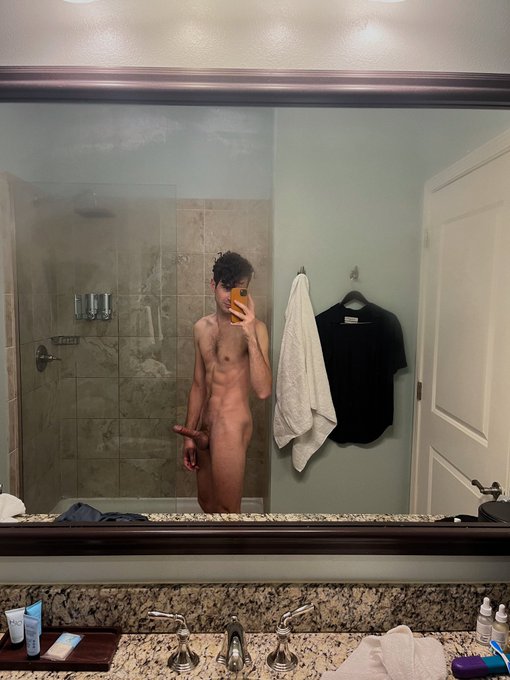 Pre shower, haven&rsquo;t cum in over a week&hellip; https://t.co/6bn5dteK36