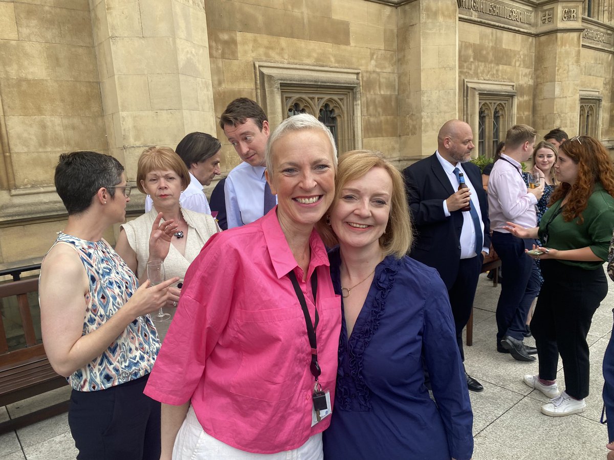So pleased that my good friend and colleague @trussliz has been voted by MPs to go through to the next stage of our leadership selection. Also glad that Susie was able to come to Westminster to share the experience.