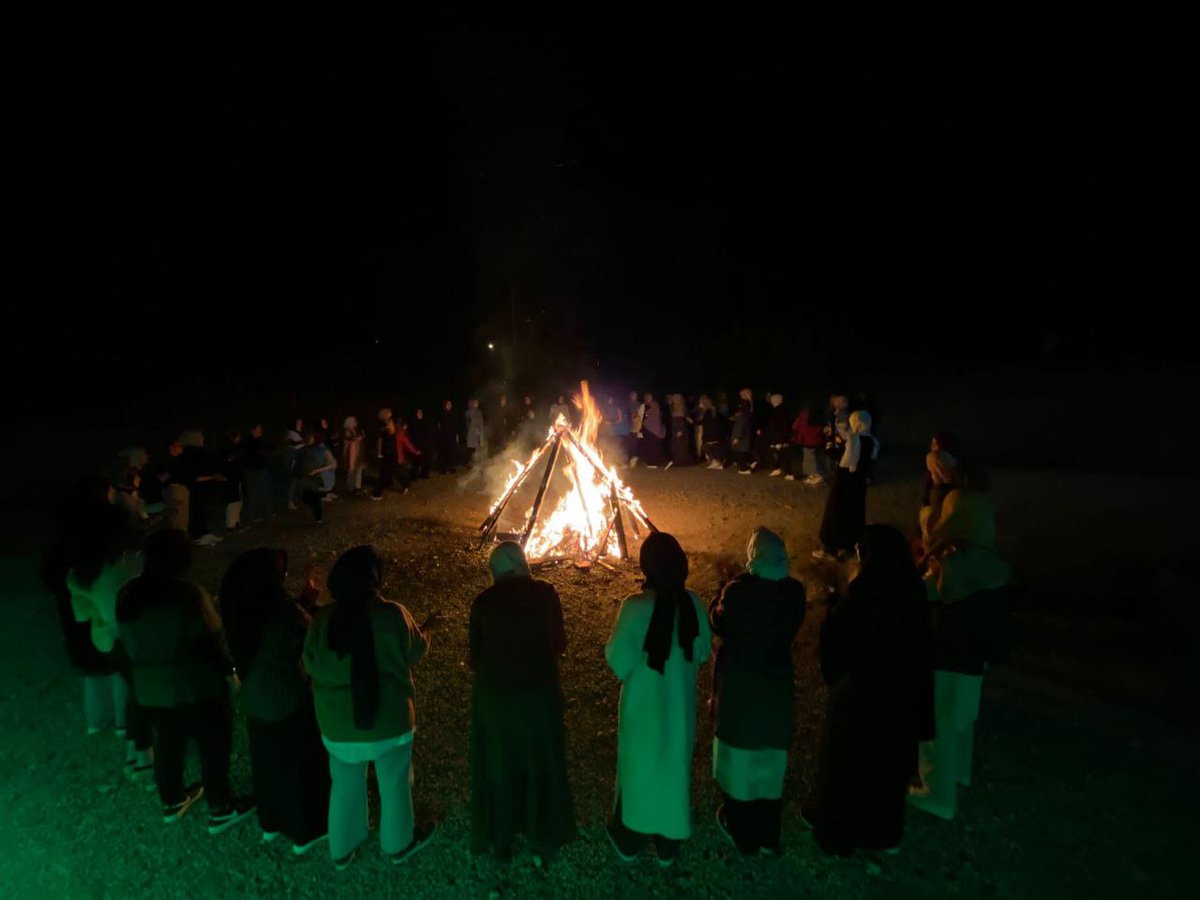 Kardeşim Dedim Kayseri Erciyes kampımızda tiyatro🎭 okçuluk 🏹 ve matrak ile eğlendik, "Soramazsın" etkinliğimizde düşüncelerimizi açıkça ifade ettik🤔 

Son akşam kamp ateşi etrafında ezgiler söyleyerek kardeşlik gecemizi gerçekleştirdik 🔥 Hatim duası ile kampımız sona erdi.