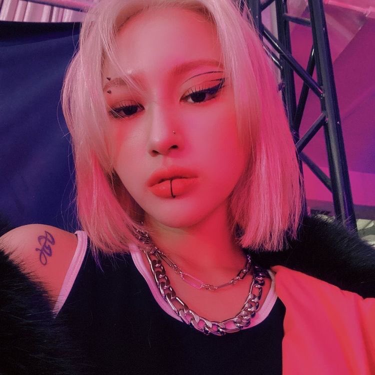 singthinker's tweet image. I want odd eye siyeon back . #siyeon #시연 #Dreamcatcher